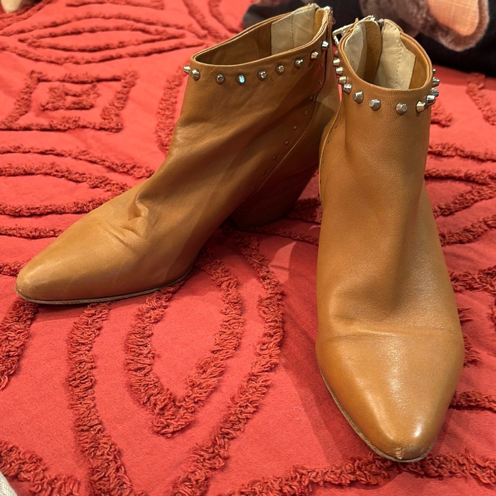 Like new worn gently very soft leather half boot